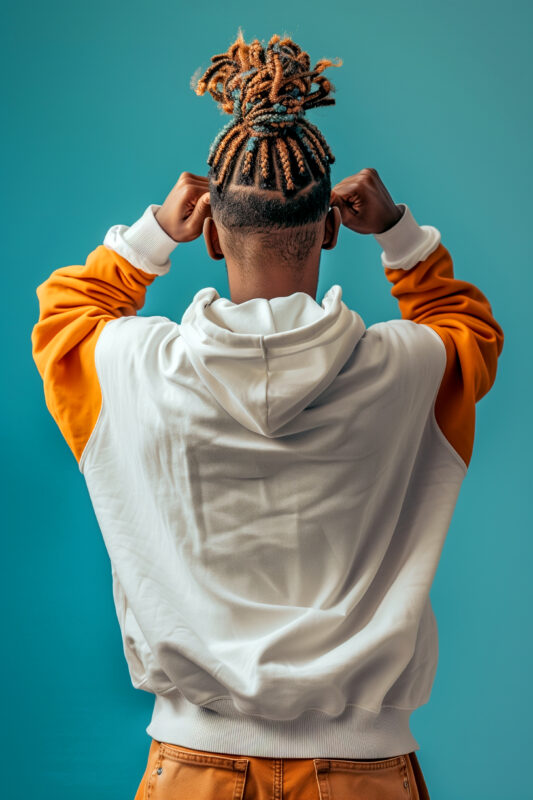 man mit braids mit undercut mit dreadlock weiss